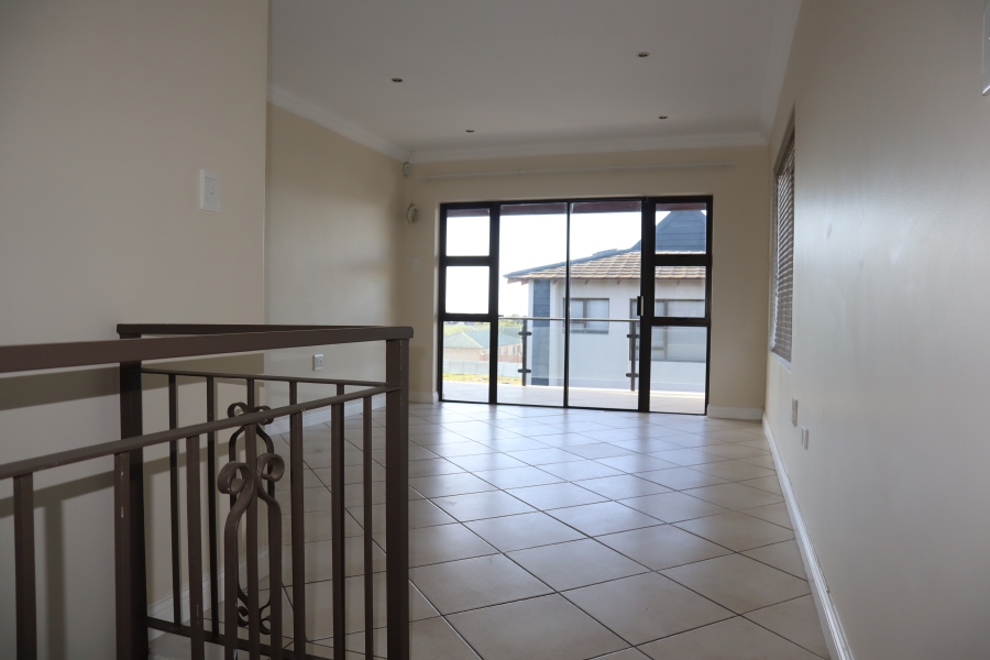 3 Bedroom Property for Sale in Wavecrest Eastern Cape